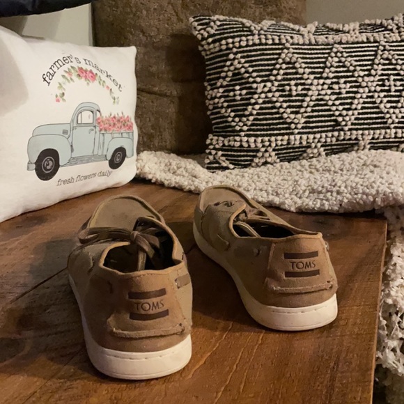 Size 12 men’s Tom’s boat shoes euc worn twice - Picture 3 of 7